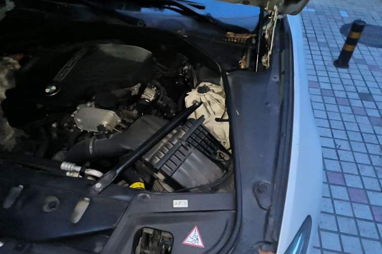 Used BMW 5 Series 2014 525Li Luxury Design Package Engine Bay Left