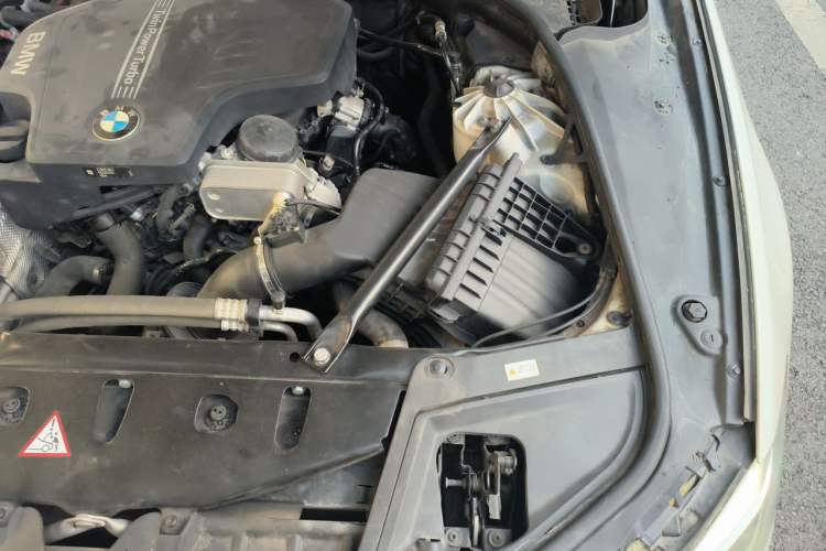 Used BMW 5 Series 2014 525Li Luxury Design Package Engine Bay Left