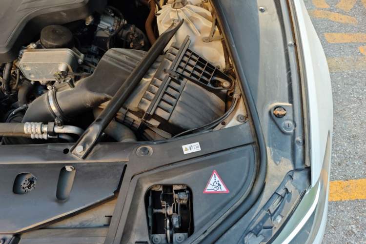 Used BMW 5 Series 2014 525Li Luxury Design Package Engine Bay Left