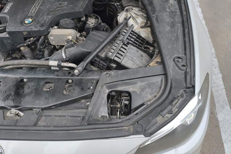 Used BMW 5 Series 2014 525Li Leading Model Engine Bay Left