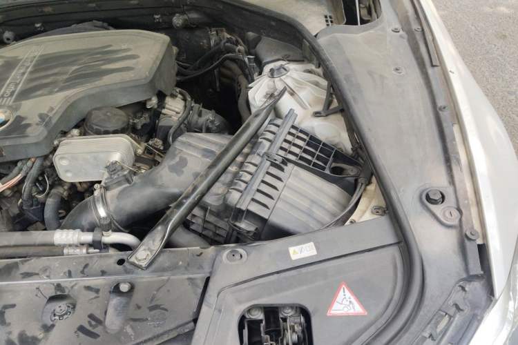 Used BMW 5 Series 2014 525Li Fashion Design Package Engine Bay Left