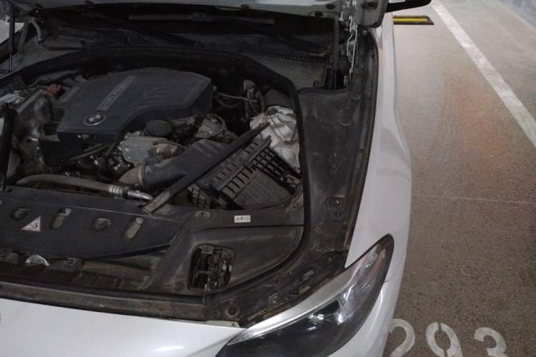 Used BMW 5 Series 2014 525Li Luxury Design Package Engine Bay Left