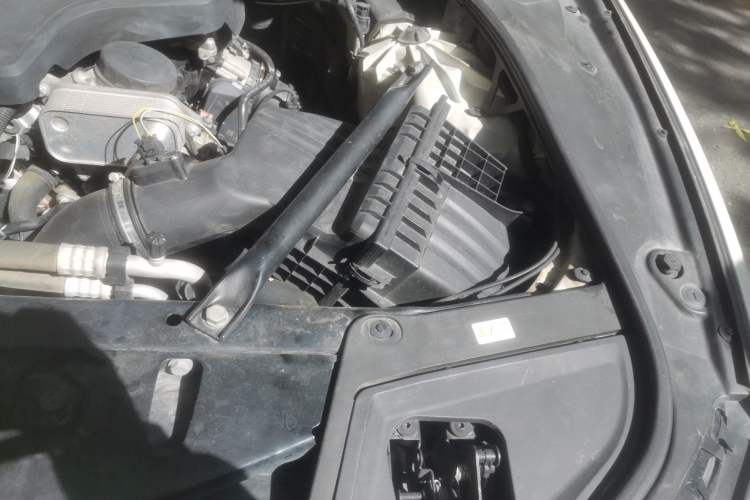 Used BMW 5 Series 2014 525Li Luxury Design Package Engine Bay Left
