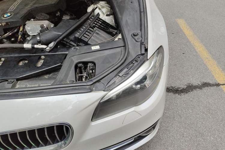 Used BMW 5 Series 2014 525Li Luxury Design Package Engine Bay Left