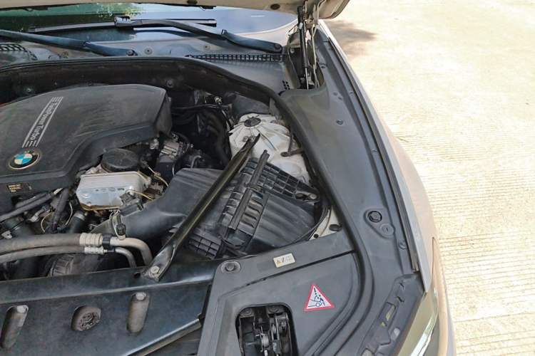 Used BMW 5 Series 2014 525Li Luxury Design Package Engine Bay Left
