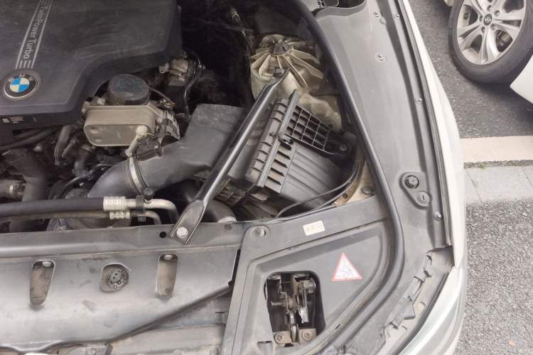 Used BMW 5 Series 2014 525Li Leading Model Engine Bay Left