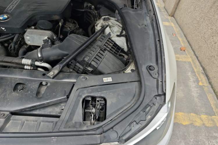 Used BMW 5 Series 2014 525Li Luxury Design Package Engine Bay Left