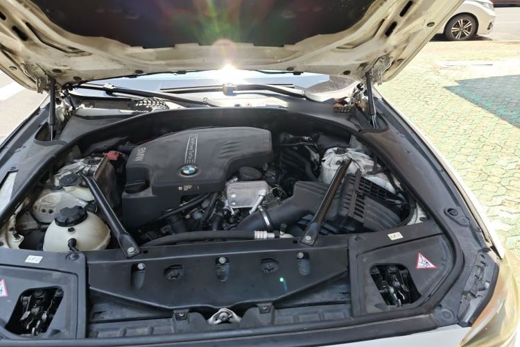 Used BMW 5 Series 2014 525Li Leading Model Engine Bay Left