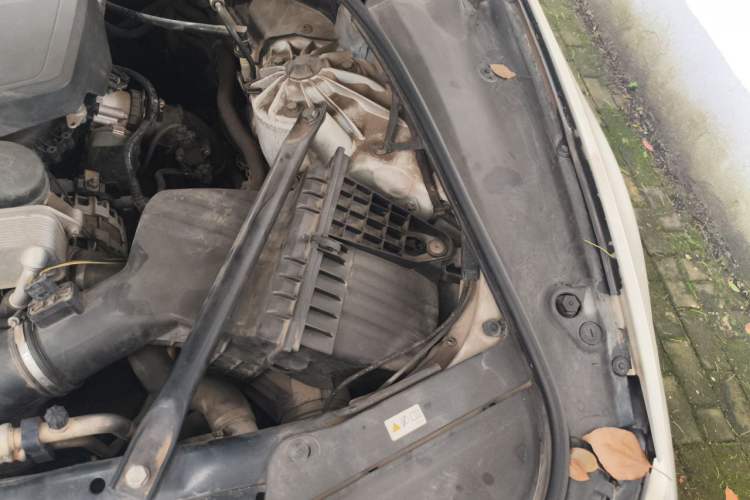 Used BMW 5 Series 2014 520Li Elegant Model Engine Bay Left