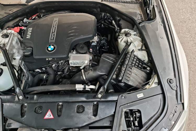 Used BMW 5 Series 2014 525Li Luxury Design Package Engine Bay Left