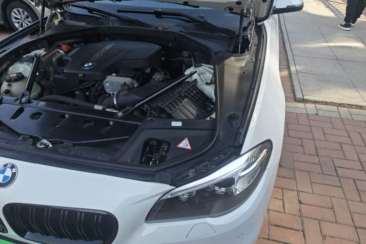 Used BMW 5 Series 2014 520Li Elegant Model Engine Bay Left