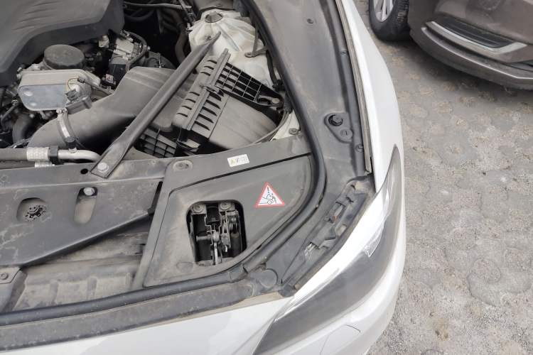 Used BMW 5 Series 2014 525Li Luxury Design Package Engine Bay Left