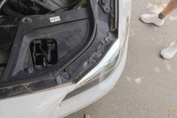 Used BMW 5 Series 2014 525Li Luxury Design Package Engine Bay Left