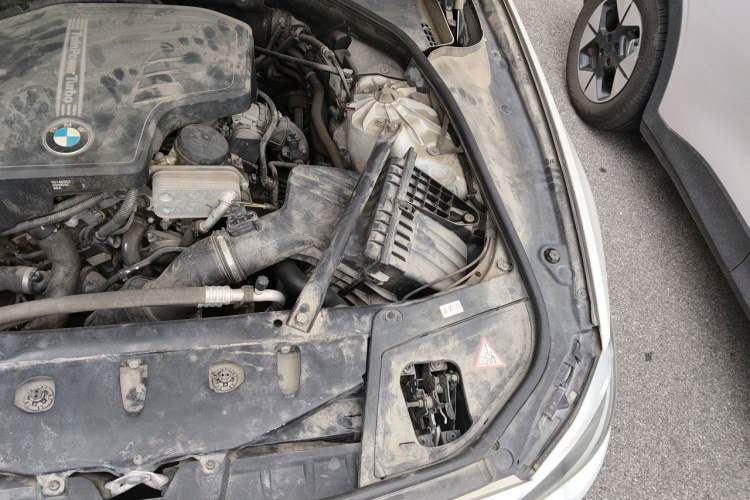 Used BMW 5 Series 2014 525Li Luxury Design Package Engine Bay Left