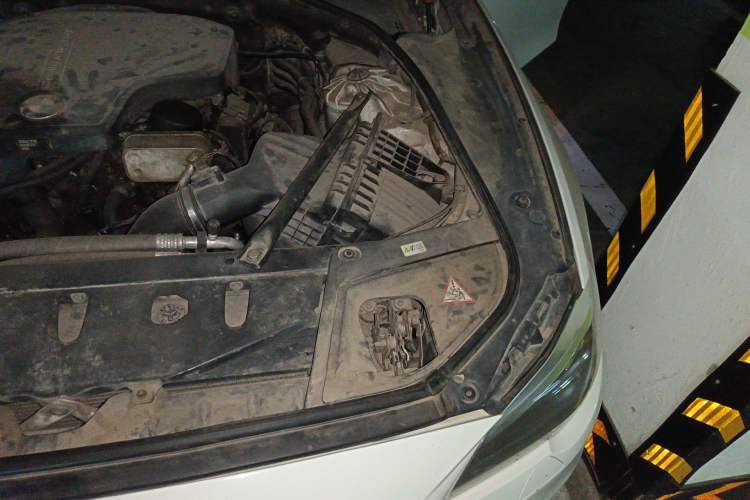 Used BMW 5 Series 2014 525Li Fashion Design Package Engine Bay Left