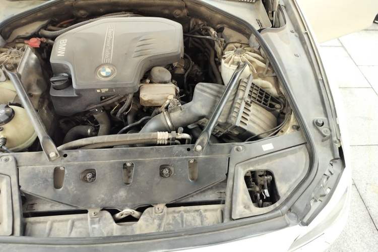Used BMW 5 Series 2014 525Li Luxury Design Package Engine Bay Left
