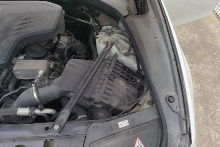 Used BMW 5 Series 2014 525Li Leading Model Engine Bay Left