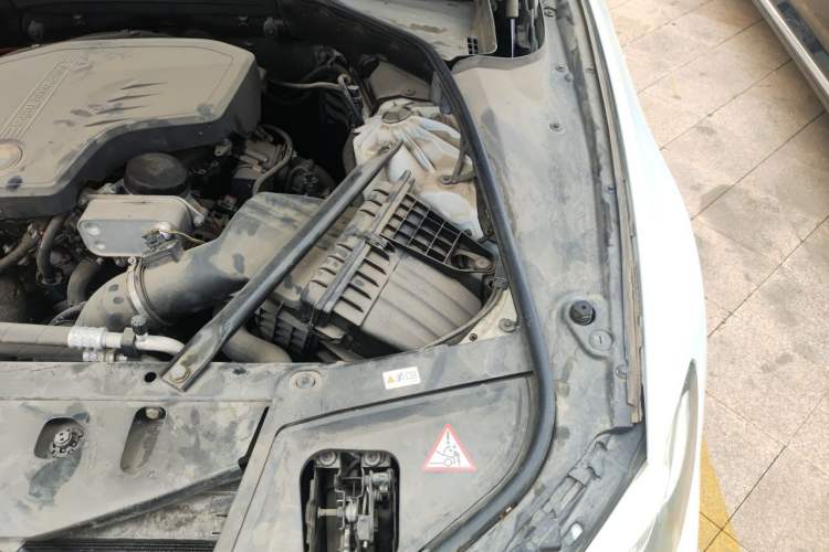Used BMW 5 Series 2014 525Li Luxury Design Package Engine Bay Left
