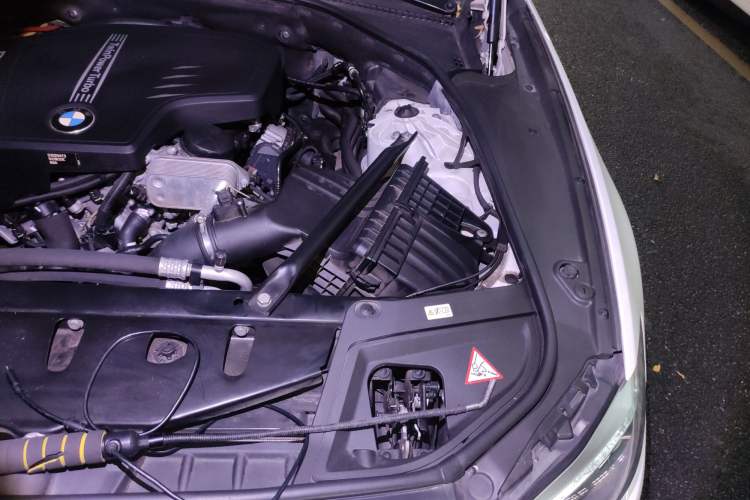 Used BMW 5 Series 2014 525Li Luxury Design Package Engine Bay Left