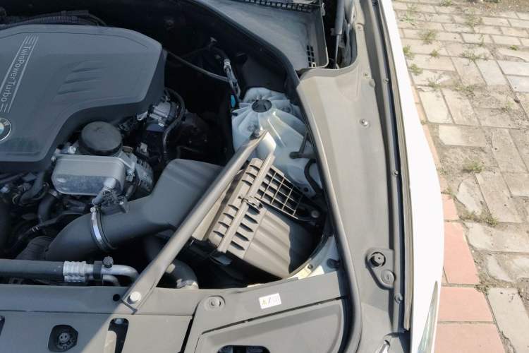 Used BMW 5 Series 2014 520i Elegant Edition Engine Bay Left