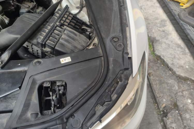 Used BMW 5 Series 2014 528Li Leading Model Engine Bay Left