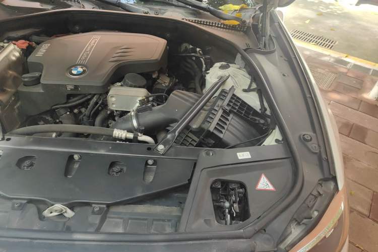 Used BMW 5 Series 2014 520Li Elegant Model Engine Bay Left