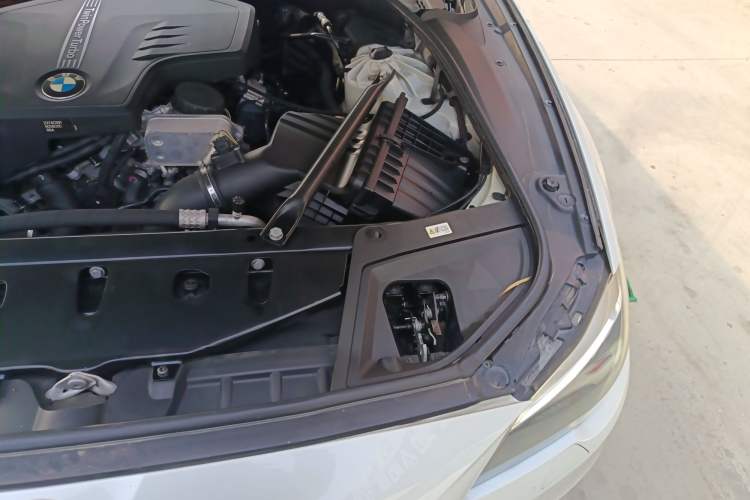 Used BMW 5 Series 2014 528Li Leading Model Engine Bay Left