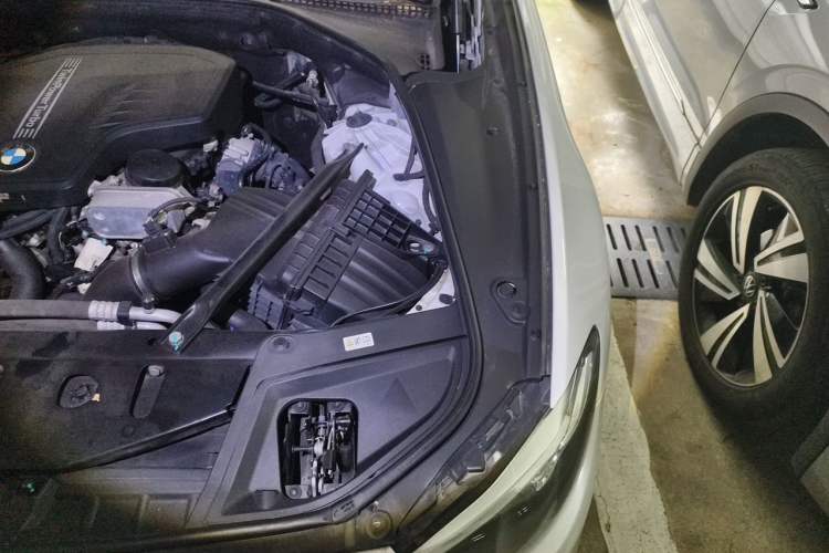 Used BMW 5 Series 2014 520Li Elegant Model Engine Bay Left