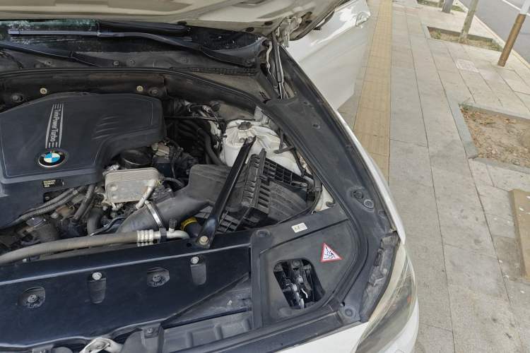 Used BMW 5 Series 2014 525Li Luxury Design Package Engine Bay Left