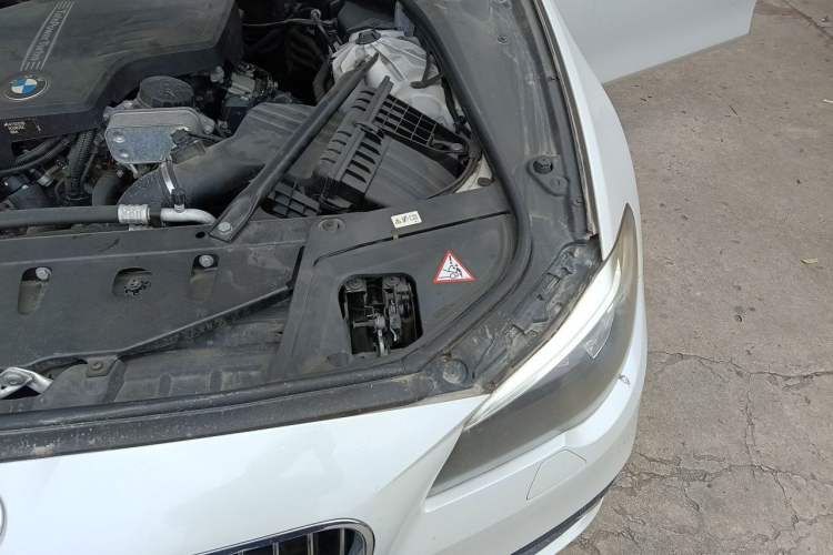 Used BMW 5 Series 2014 525Li Leading Model Engine Bay Left