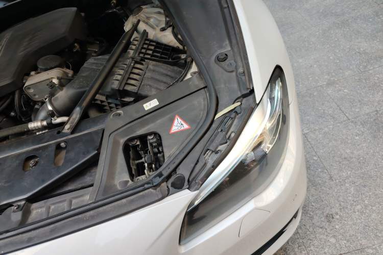 Used BMW 5 Series 2014 520i Touring Edition Engine Bay Left