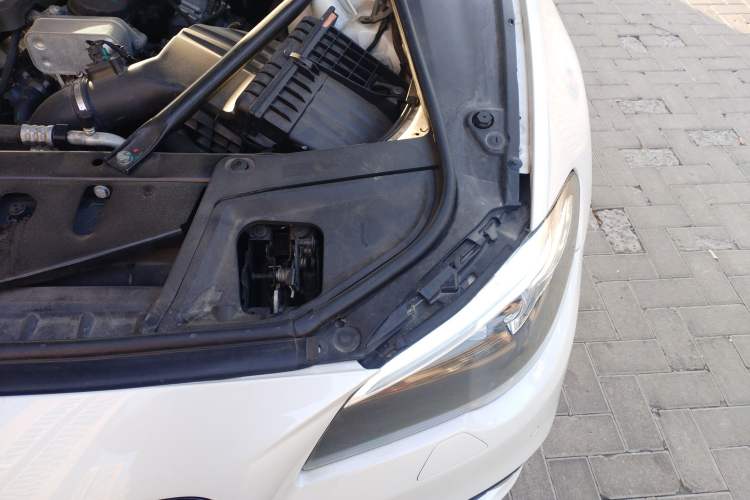 Used BMW 5 Series 2014 528Li xDrive Premium Edition Engine Bay Left