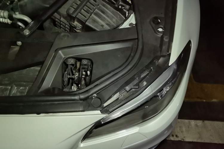 Used BMW 5 Series 2014 525Li Leading Model Engine Bay Left