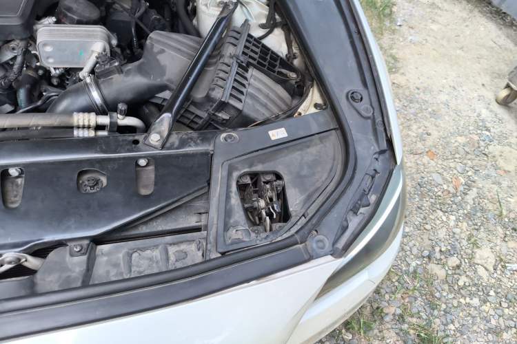 Used BMW 5 Series 2014 528Li xDrive Premium Edition Engine Bay Left