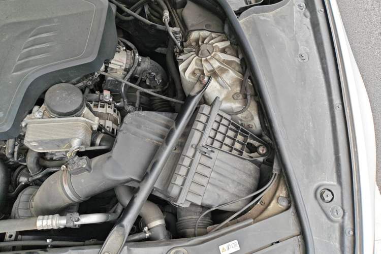 Used BMW 5 Series 2014 528Li xDrive Premium Edition Engine Bay Left