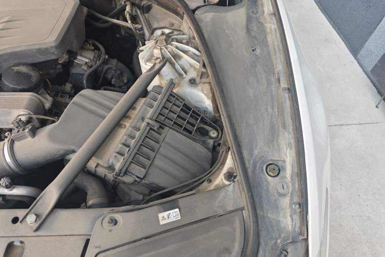 Used BMW 5 Series 2014 525Li Luxury Design Package Engine Bay Left