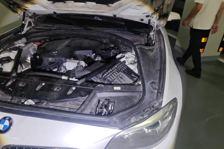Used BMW 5 Series 2014 520Li Elegant Model Engine Bay Left