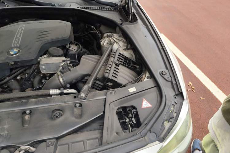 Used BMW 5 Series 2014 520Li Elegant Model Engine Bay Left