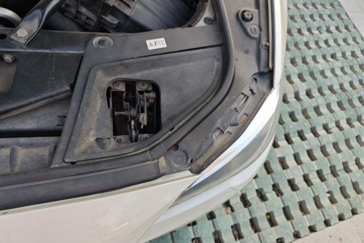 Used BMW 5 Series 2014 528Li xDrive Premium Edition Engine Bay Left