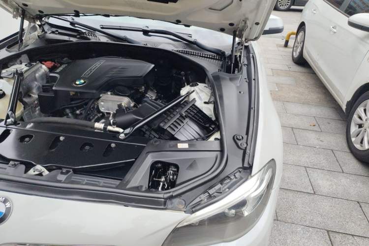Used BMW 5 Series 2014 525Li Leading Model Engine Bay Left