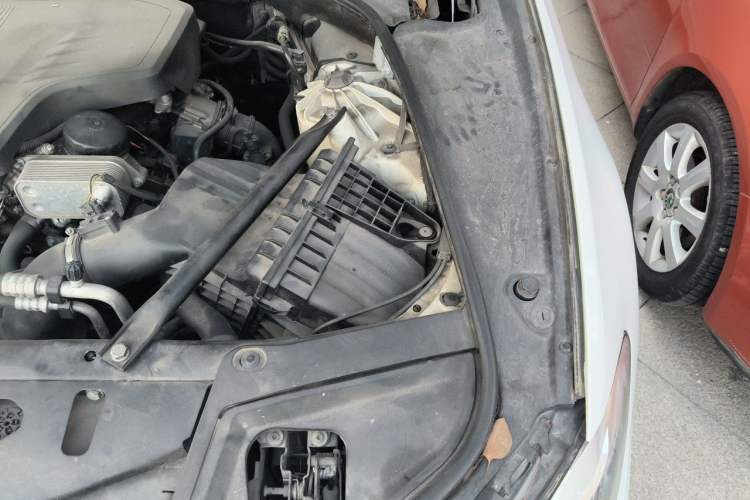 Used BMW 5 Series 2014 520Li Elegant Model Engine Bay Left