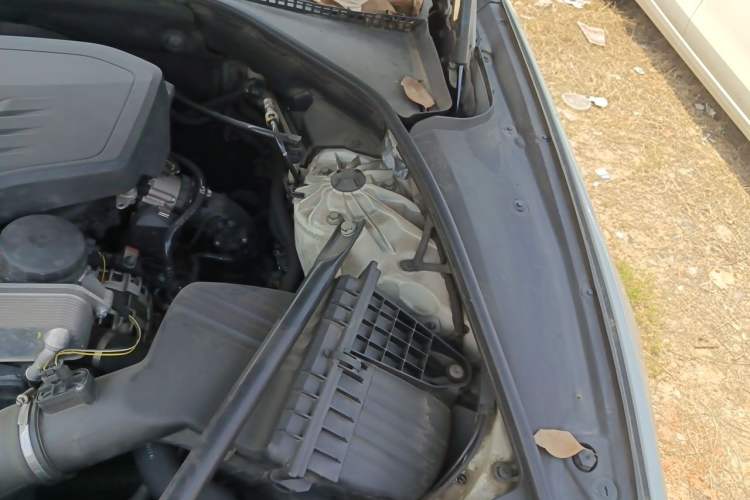 Used BMW 5 Series 2014 520Li Elegant Model Engine Bay Left
