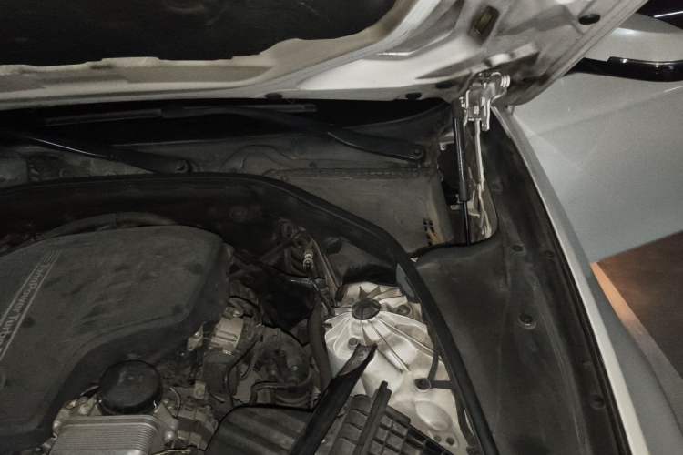 Used BMW 5 Series 2014 525Li Luxury Design Package Engine Bay Left