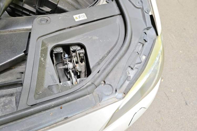 Used BMW 5 Series 2014 525Li Luxury Design Package Engine Bay Left