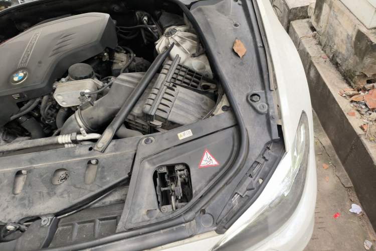 Used BMW 5 Series 2014 525Li Luxury Design Package Engine Bay Left