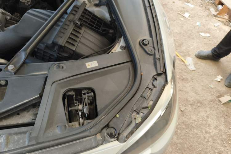 Used BMW 5 Series 2014 525Li Luxury Design Package Engine Bay Left
