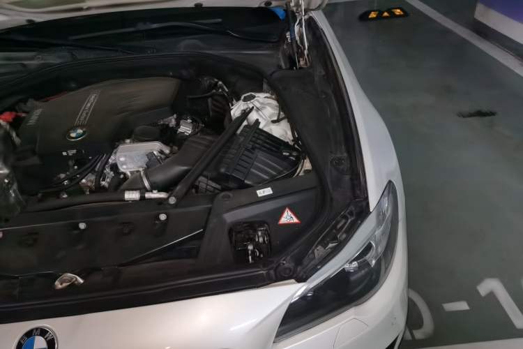 Used BMW 5 Series 2014 525Li Leading Model Engine Bay Left