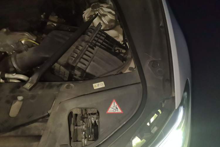 Used BMW 5 Series 2014 528Li Leading Model Engine Bay Left