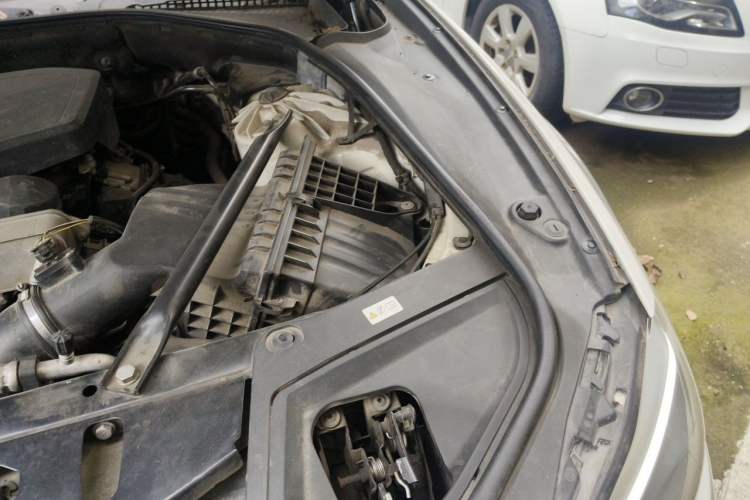 Used BMW 5 Series 2014 525Li Fashion Design Package Engine Bay Left