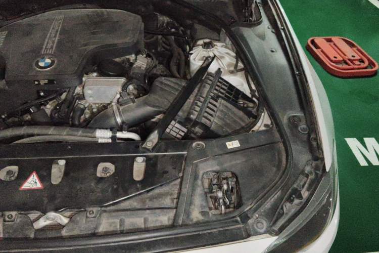 Used BMW 5 Series 2014 525Li Leading Model Engine Bay Left